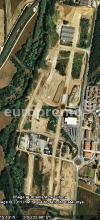Parcel.la industrial cantonera de 3295m2 situada a Quart